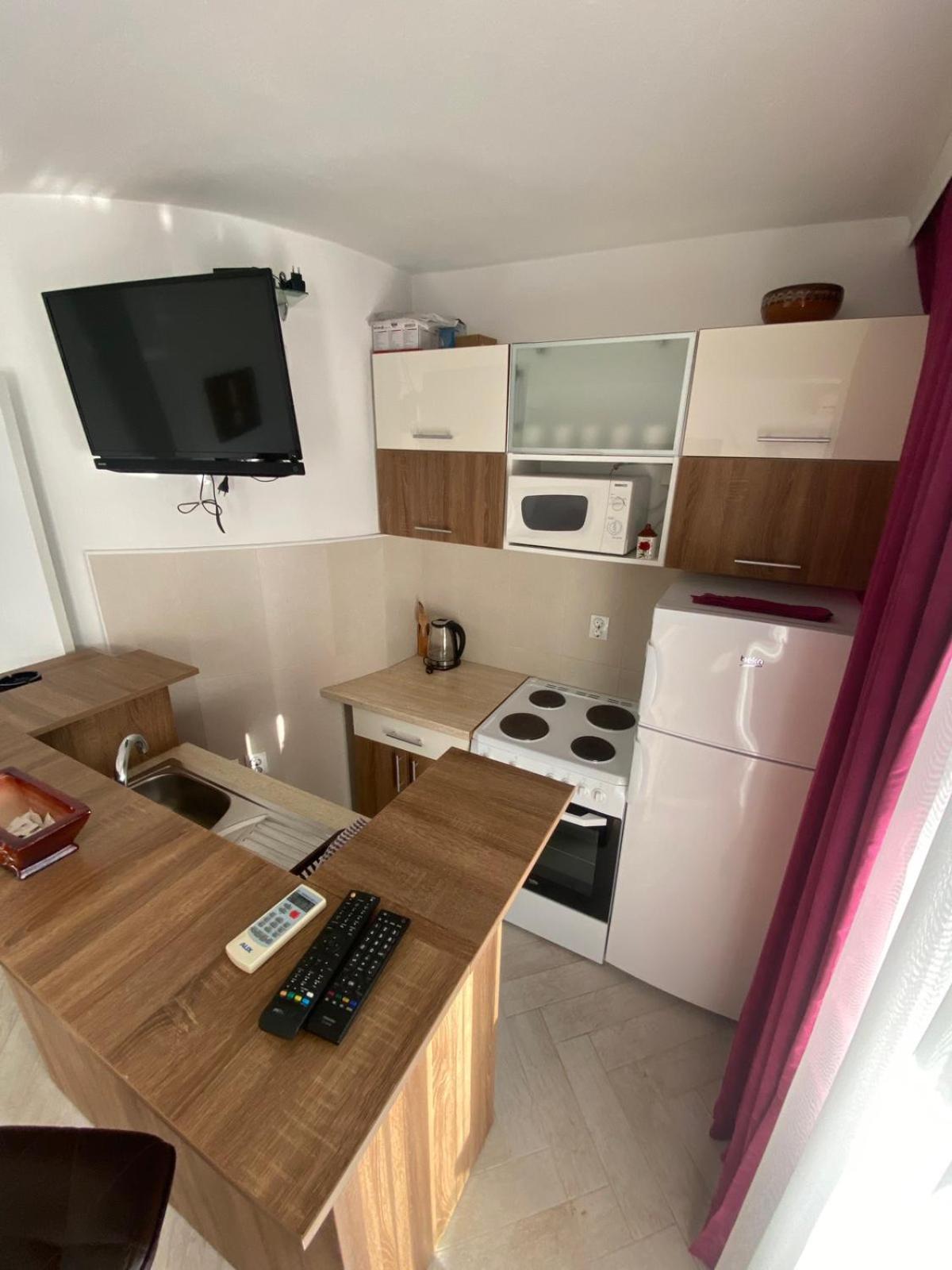 Appartement Nana Dea 2 à Utjeha-Bušat Extérieur photo